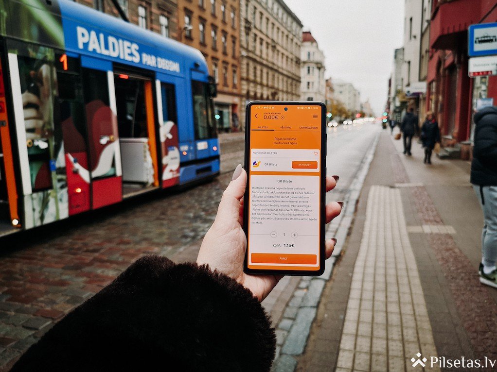 Biļeti braucienam “Rīgas satiksme” sabiedriskajā transportā  turpmāk būs iespējams iegādāties ar Mobilly